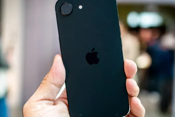 Le entrate di Apple dall’iPhone raggiungono i 57 miliardi di dollari nonostante la carenza di chip
