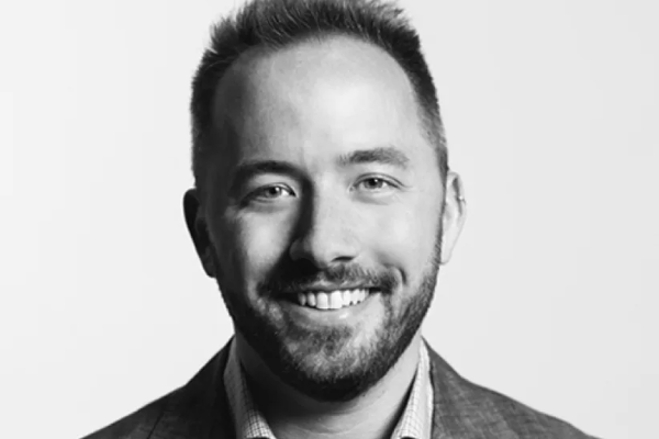 Il CEO di Dropbox si dimette dopo 19 anni di leadership: una nuova era per l’azienda
