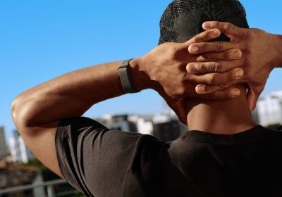 Google lancia Fitbit Air: un tracker senza schermo a soli 99$ con vibrazioni da WHOOP