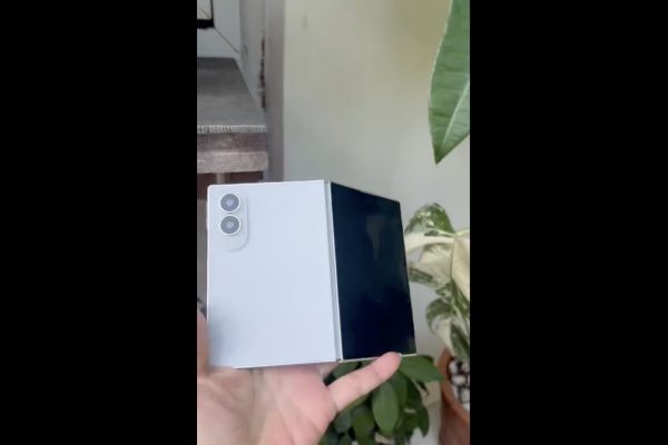 Scopri il Galaxy Z Fold 8 Wide: ecco in anteprima il modello non funzionante!