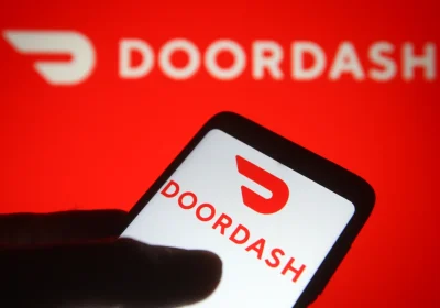 Doordash Introduce Strumenti AI per Accelerare l’Onboarding dei Ristoratori e Migliorare le Foto dei Piatti
