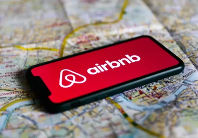 Airbnb rivela: l’80% del suo nuovo codice è scritto dall’AI!