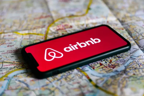 Airbnb rivela: l’80% del suo nuovo codice è scritto dall’AI!