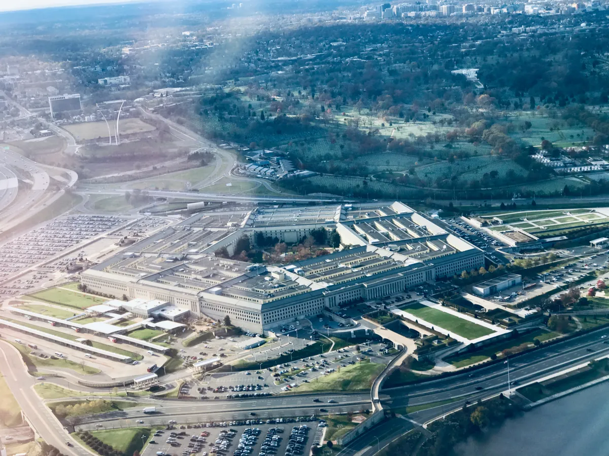Il Pentagono stringe accordi con Nvidia, Microsoft e AWS per implementare l’IA nelle reti classificate