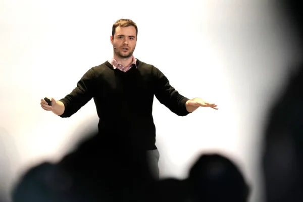 Andrej Karpathy, co-fondatore di OpenAI, entra nel team di pre-addestramento di Anthropic