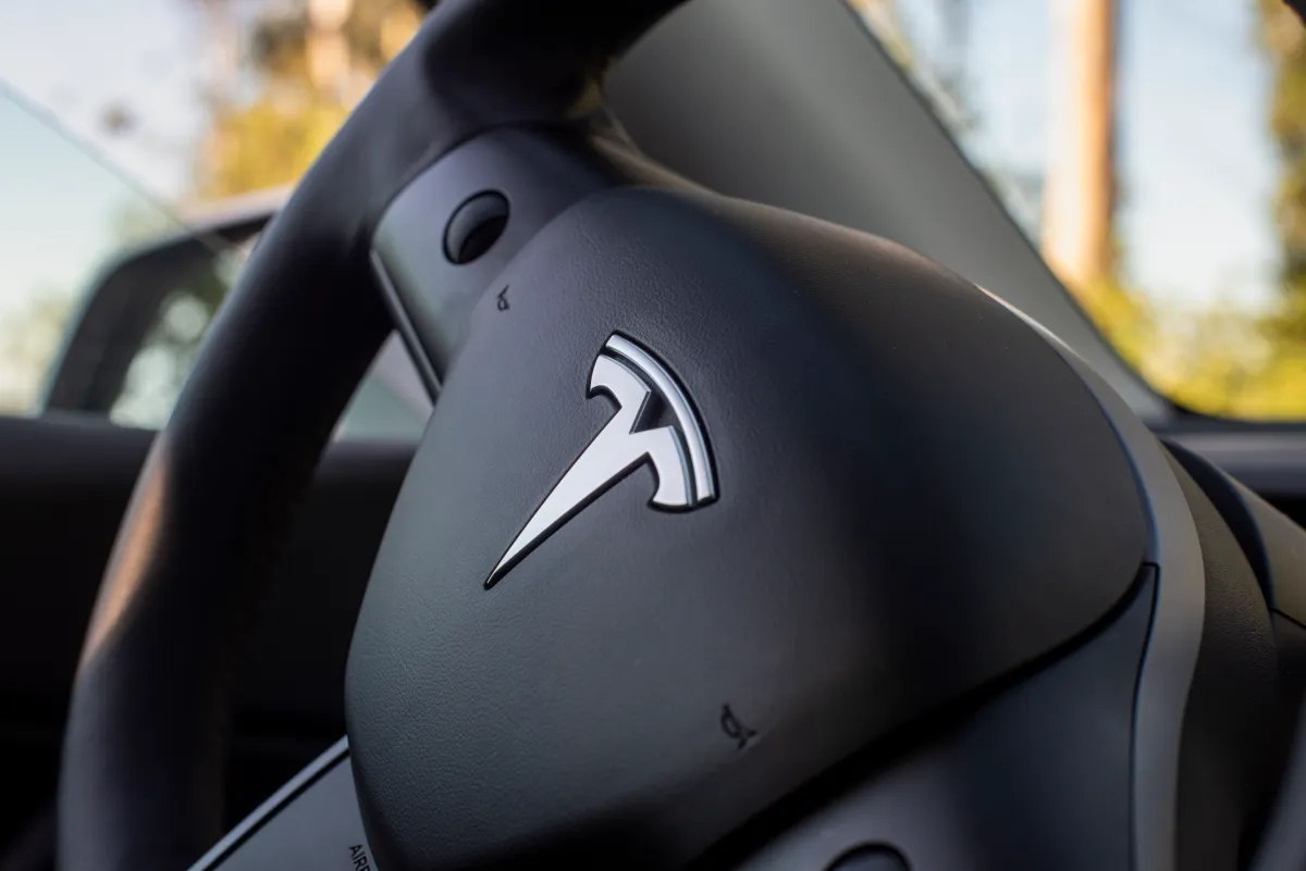 Il software Full Self-Driving di Tesla conquista l’Europa