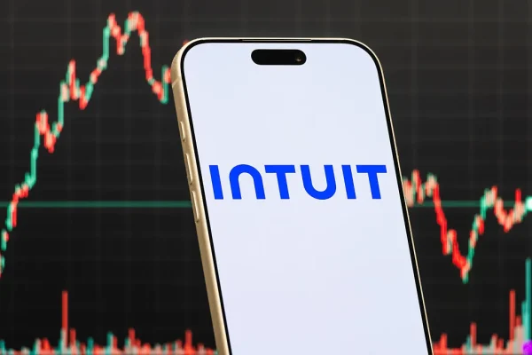 Intuit annuncia il licenziamento di oltre 3.000 dipendenti per puntare sull’intelligenza artificiale