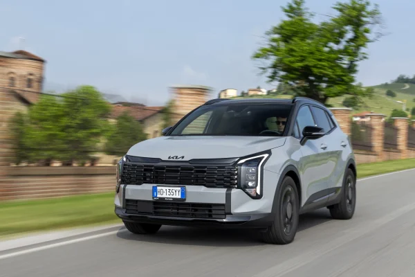 Kia Sportage Tri-Fuel: risparmia con l’ibrido e il GPL!