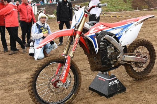 Honda sviluppa un cambio virtuale per moto elettriche con vibrazioni realistiche