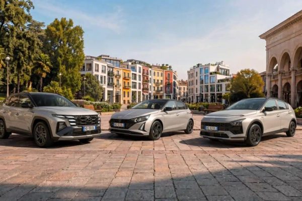 Hyundai presenta la nuova versione Dark Line per i20 e Bayon!