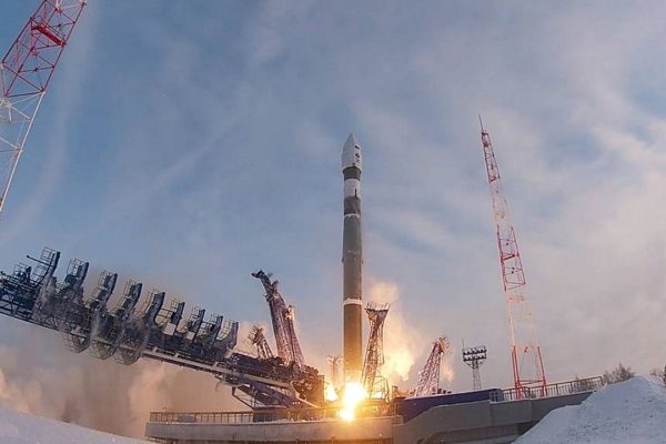 I satelliti spia russi Kosmos 2581, 2582 e 2583 eseguono manovre orbitali misteriose