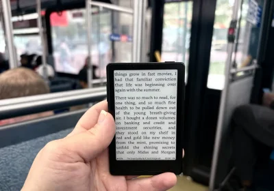 Questo piccolo e-reader magnetico ti aiuterà a dire addio al doomscrolling