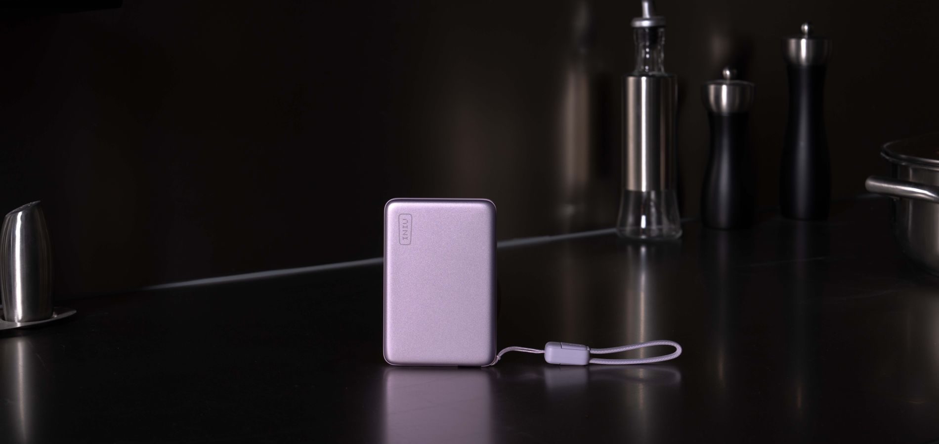 La power bank ultra-sottile di INIU: ricarica wireless da 25W finalmente disponibile