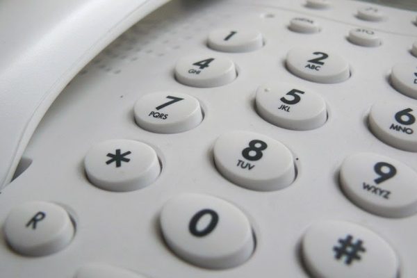 Guida pratica per rintracciare nome e indirizzo associati a un numero in Italia oggi
