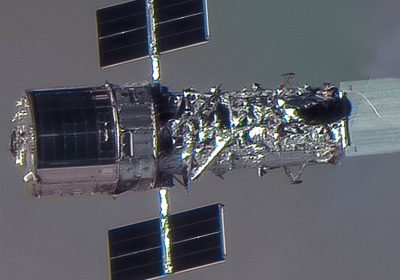 Il satellite Vantor WorldView Legion immortala una straordinaria immagine del telescopio spaziale Hubble