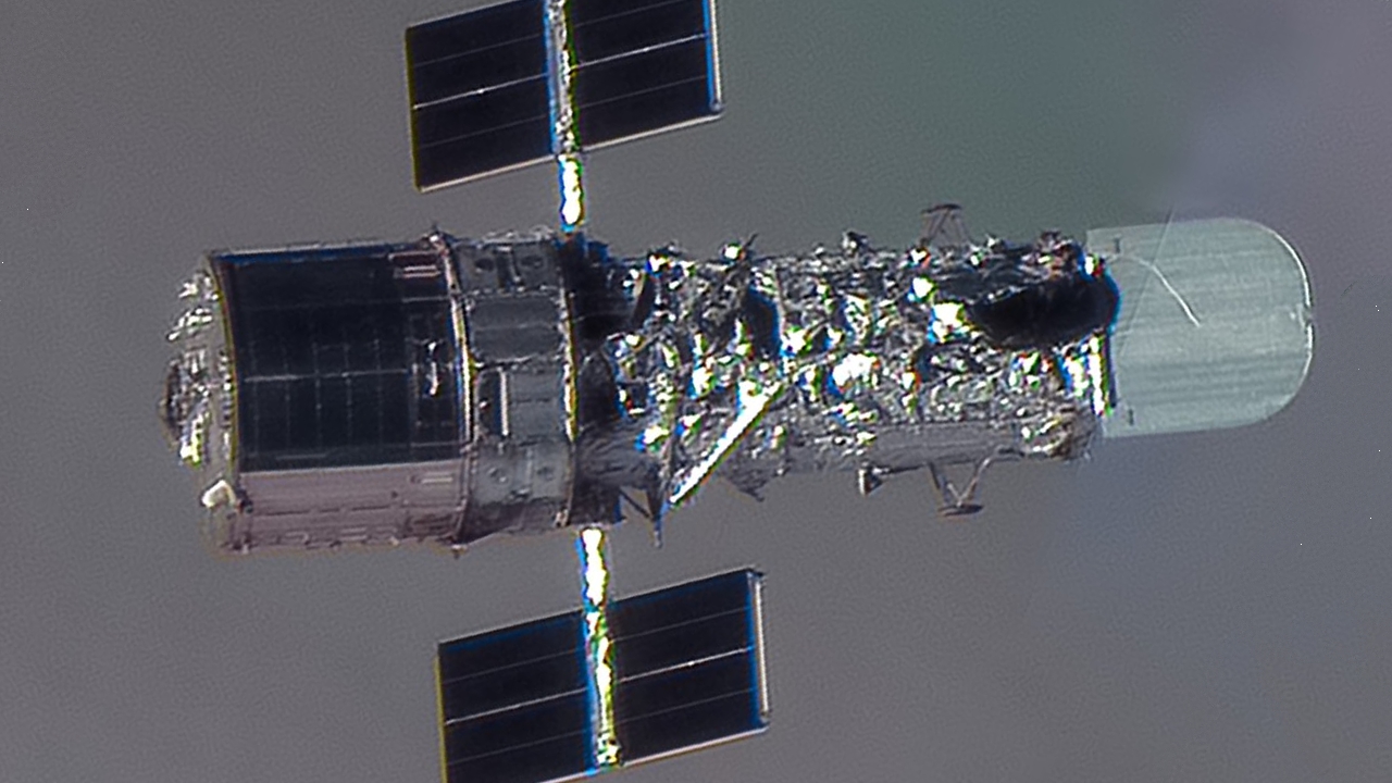 Il satellite Vantor WorldView Legion immortala una straordinaria immagine del telescopio spaziale Hubble