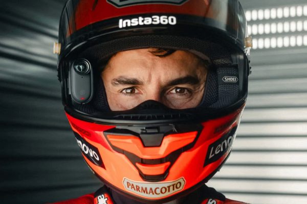 Il kit Moto POV da casco di Insta360 GO 3S conquista Marc Márquez!