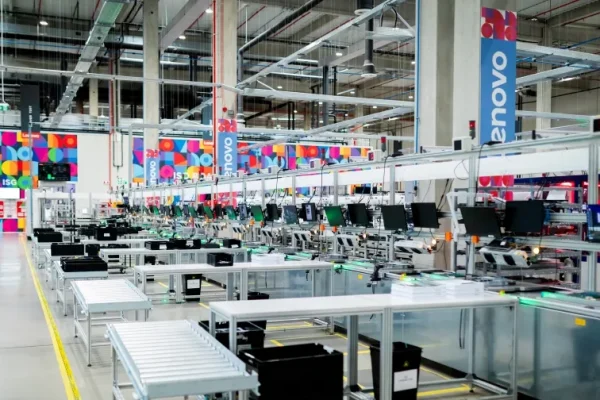 Scopri il Cuore della Fabbrica Lenovo: Innovazione, Intelligenza Artificiale e Sostenibilità nel Nuovo Hub Europeo