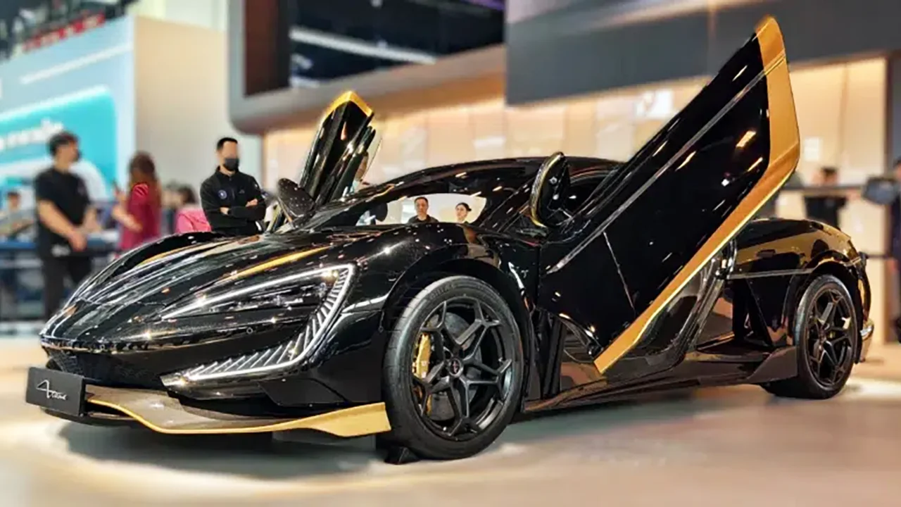 La BYD Yangwang U9 Xtreme raggiunge un prezzo da record di 2.760.000 dollari