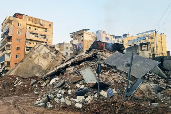 Israele Demolisce i Pannelli Solari del Libano: Un Colpo Fatale per il Paese