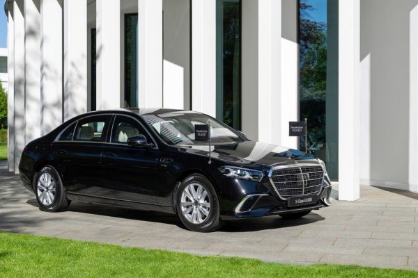 Mercedes Classe S GUARD: Restyling con Motore V12 e Blindatura VR10