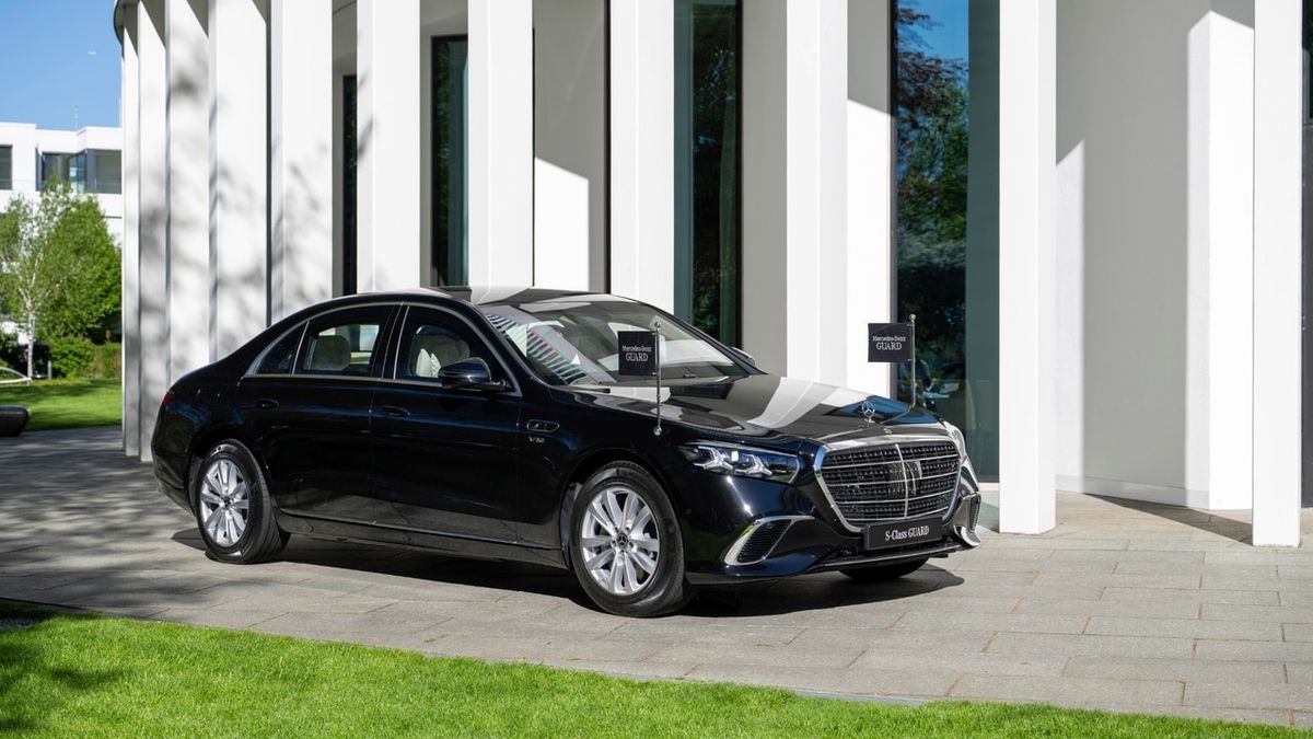 Mercedes Classe S GUARD: Restyling con Motore V12 e Blindatura VR10
