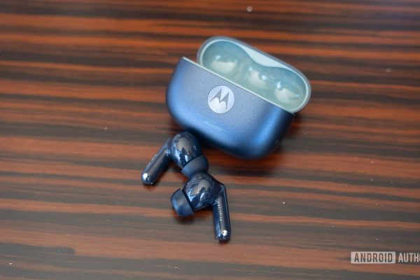 Motorola lancia i nuovi Moto Buds 2 Plus con audio Bose negli Stati Uniti