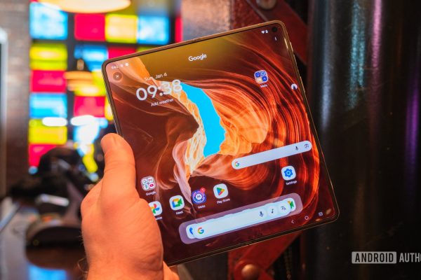 Motorola Razr Fold contro Pixel 10 Pro Fold: Google trova la sua sfida!