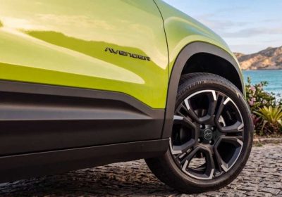 Jeep Avenger Rinnovata: Stile Aggressivo e Performance Potenziate