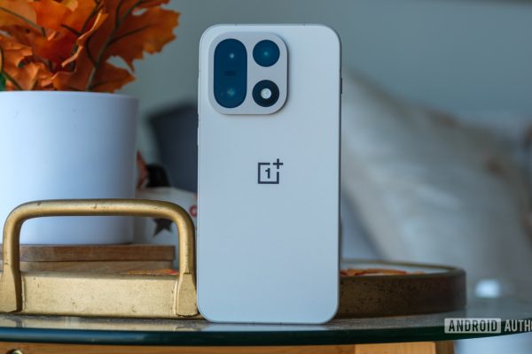 OnePlus 16: Potenza da 9.000mAh, Telecamera da 200MP e Novità Imperdibili