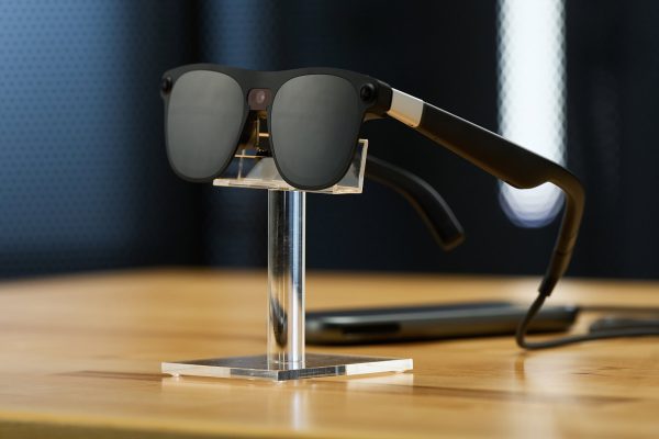 Scopri il Potente Computing Puck che Alimenta gli Occhiali XR Android di XREAL