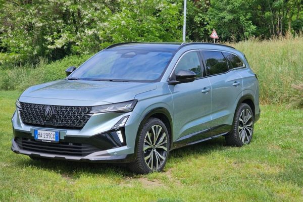 Nuova Renault Espace Full Hybrid: Versatilità da 5 a 7 Posti e Prestazioni Eccellenti – Scopri il Video!
