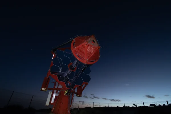 A 3.000 Metri nel Mediterraneo: Un Progetto di Astrofisica Che Rende l’Atmosfera un Rivelatore di Raggi Gamma