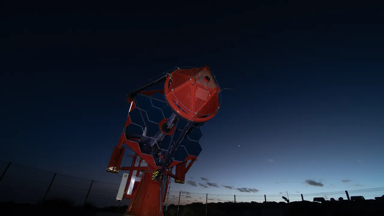 A 3.000 Metri nel Mediterraneo: Un Progetto di Astrofisica Che Rende l’Atmosfera un Rivelatore di Raggi Gamma
