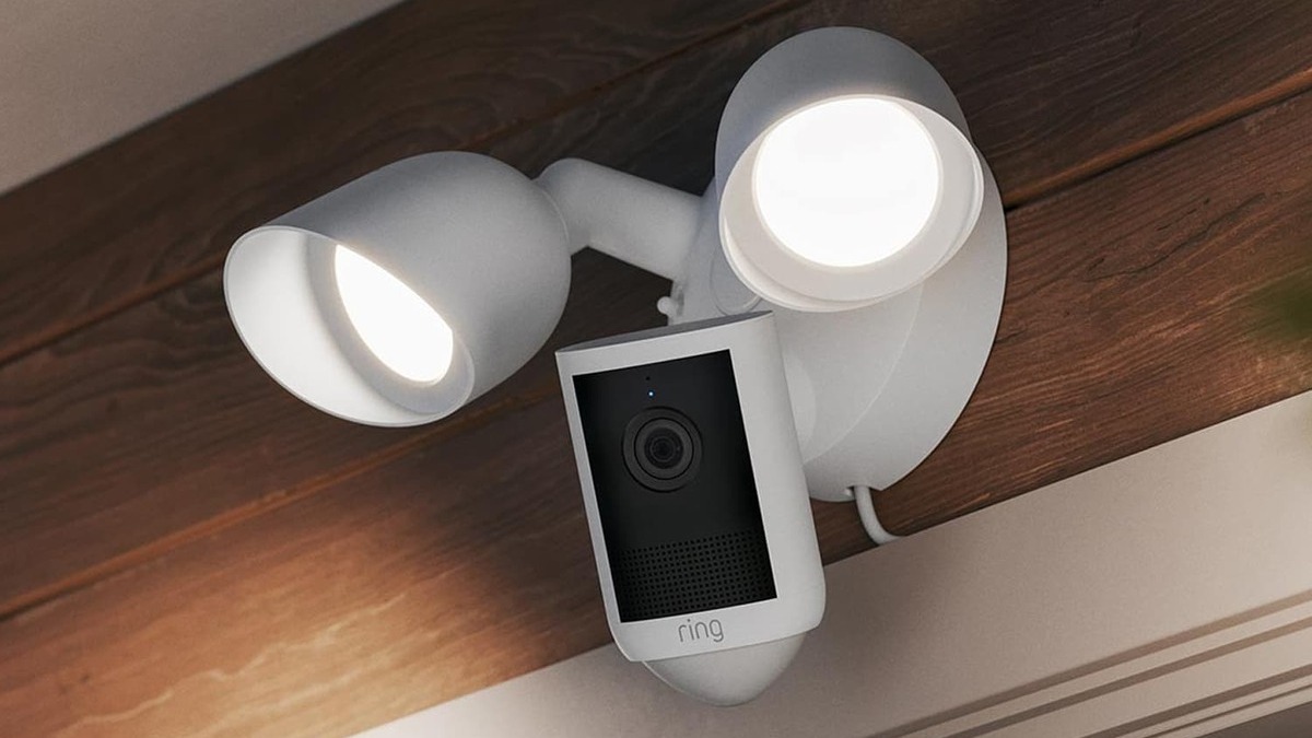 Le nuove telecamere Spotlight e Floodlight di Ring raggiungono una risoluzione 2K straordinaria