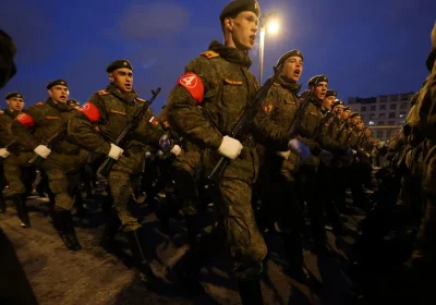 Come la Russia Recluta Combattenti Stranieri per la Guerra in Ucraina: False Offerte di Lavoro e Reclutamento Coattivo