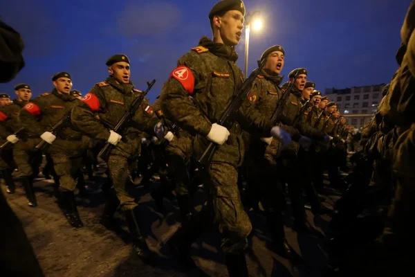 Come la Russia Recluta Combattenti Stranieri per la Guerra in Ucraina: False Offerte di Lavoro e Reclutamento Coattivo