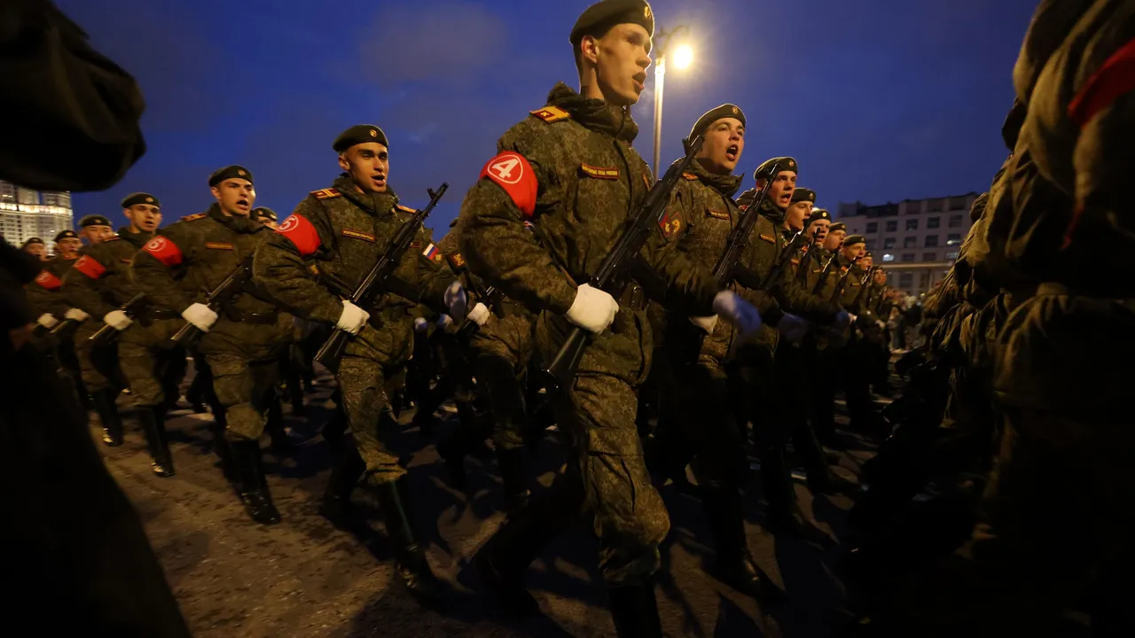Come la Russia Recluta Combattenti Stranieri per la Guerra in Ucraina: False Offerte di Lavoro e Reclutamento Coattivo