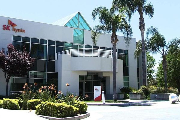 Crisi dei chip RAM: clienti tentano SK hynix con regali per assicurarsi forniture maggiori
