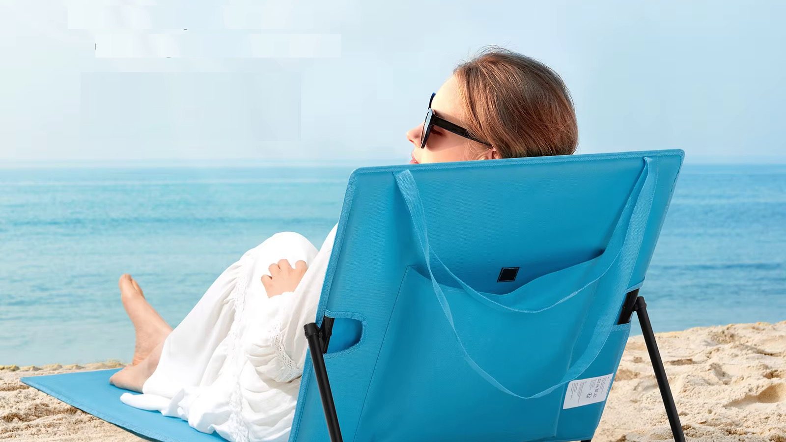 Lettini da spiaggia ultraleggeri: si trasformano in valigetta e costano solo 38 € la coppia!