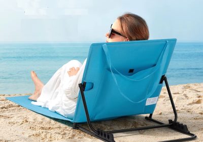 Lettini da spiaggia ultraleggeri: si trasformano in valigetta e costano solo 38 € la coppia!