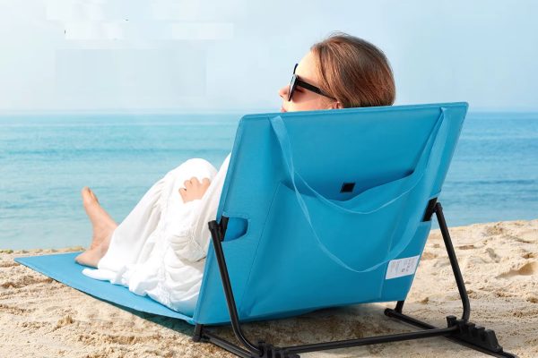 Lettini da spiaggia ultraleggeri: si trasformano in valigetta e costano solo 38 € la coppia!