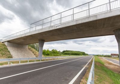 Sassi dai cavalcavia: torna la minaccia di un fenomeno pericoloso