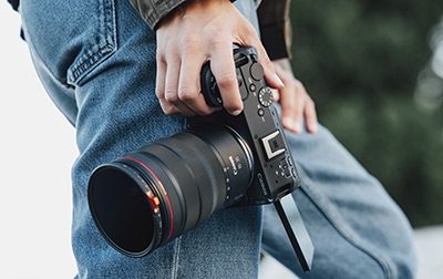 Scopri la Canon EOS R6 V e l’obiettivo RF 20-50mm F4 L IS USM PZ: la scelta perfetta per video a mano libera!