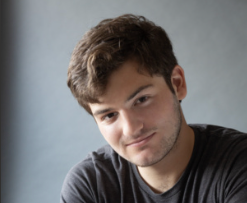 Theo Baker: Le scoperte sorprendenti dopo quattro anni di indagini su Stanford