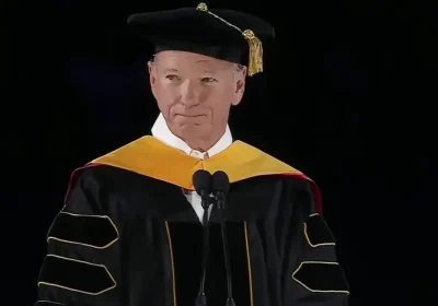 In tempi di crisi, i laureati trovano speranza deridendo i CEO della tecnologia