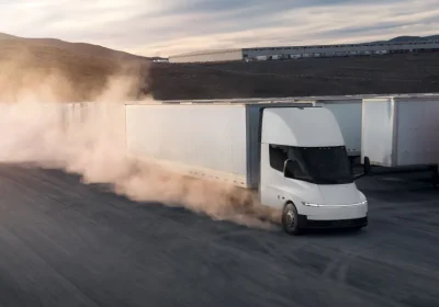 Il Tesla Semi: una rivoluzione per il trasporto elettrico di merci