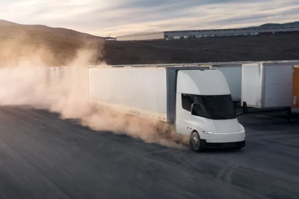 Il Tesla Semi: una rivoluzione per il trasporto elettrico di merci