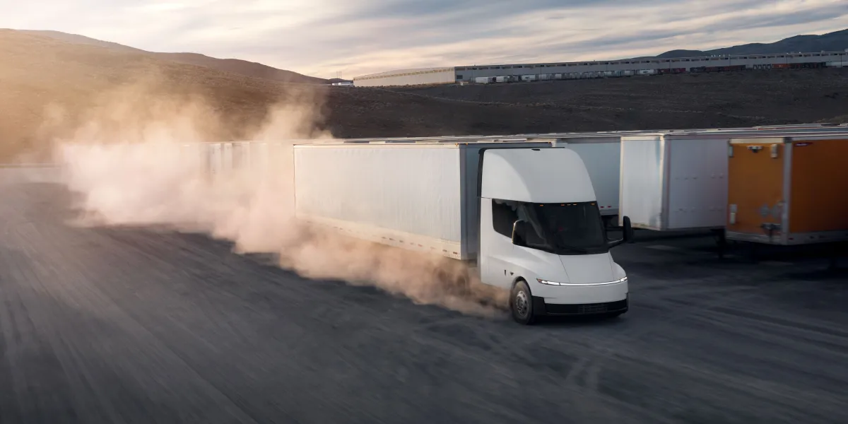 Il Tesla Semi: una rivoluzione per il trasporto elettrico di merci