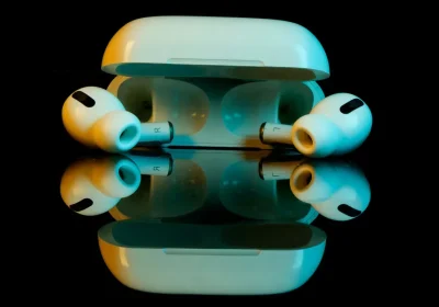 Le nuove cuffie AirPods con fotocamera intelligente: una funzionalità rivoluzionaria, ma saranno efficaci?